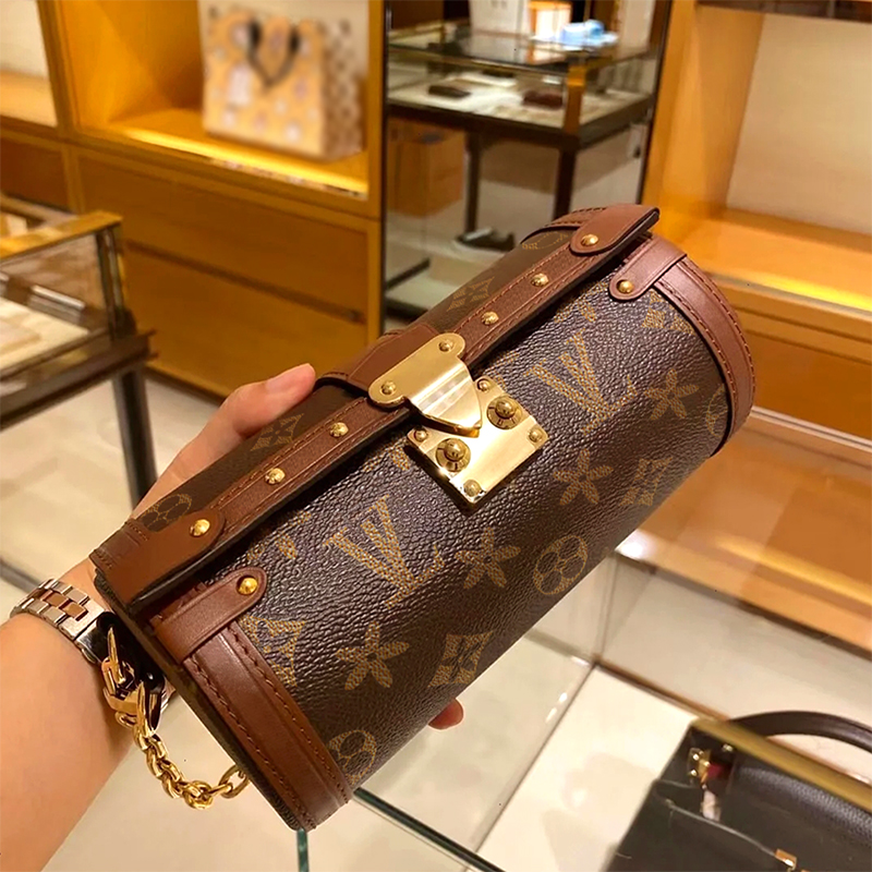 【品質の高い商品】[オフィシャル] 【レザーダッフルバッグ】クラシックプリント、ショルダーメッセンジャーバッグ、トレンディでファッショナブル