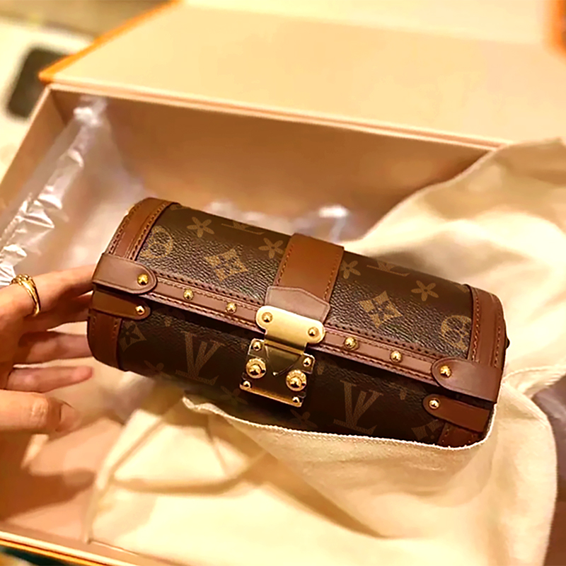 【品質の高い商品】[オフィシャル] 【レザーダッフルバッグ】クラシックプリント、ショルダーメッセンジャーバッグ、トレンディでファッショナブル