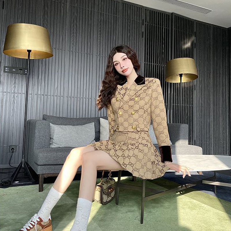 【3つ目は4000】【正規取扱店】【品質の高い商品】春のファッションライン、女性のスーツ【二つ目は5900】