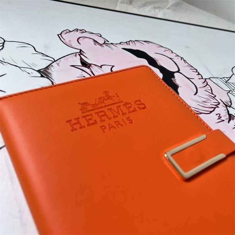 【正規取扱店】【品質の高い商品】ノート/ パリで手作り【二つ目は4900】