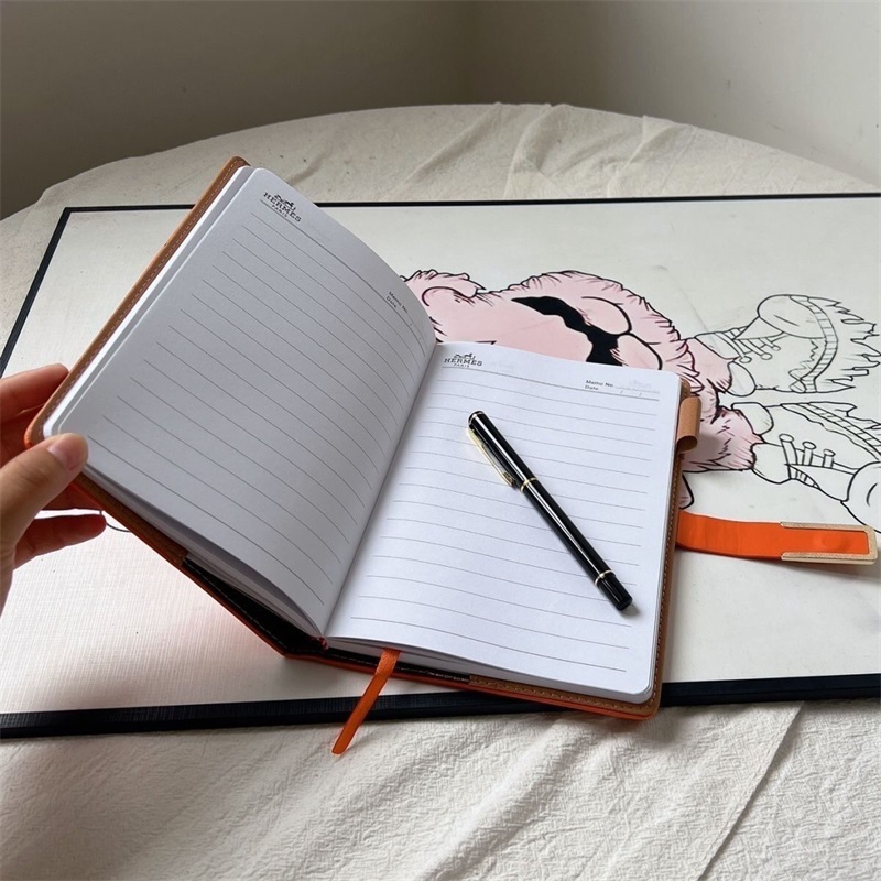 【正規取扱店】【品質の高い商品】ノート/ パリで手作り【二つ目は4900】