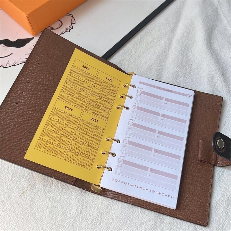 【正規取扱店】【品質の高い商品】ノート/ パリで手作り【二つ目は4900】