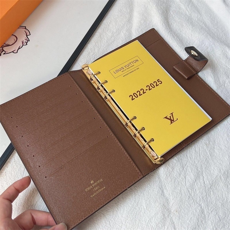 【正規取扱店】【品質の高い商品】ノート/ パリで手作り【二つ目は4900】