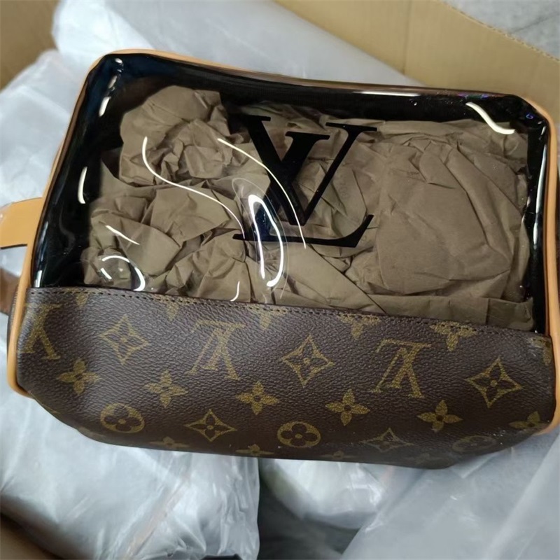 【正規取扱店】【品質の高い商品】大容量化粧品バッグ/ イタリアの手作り【二つ目は4900】