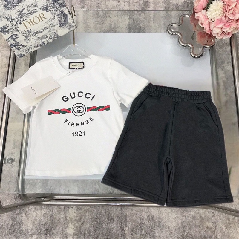 【正規取扱店】【品質の高い商品】子供用スーツ/ イタリアの手作り【二つ目は4900】