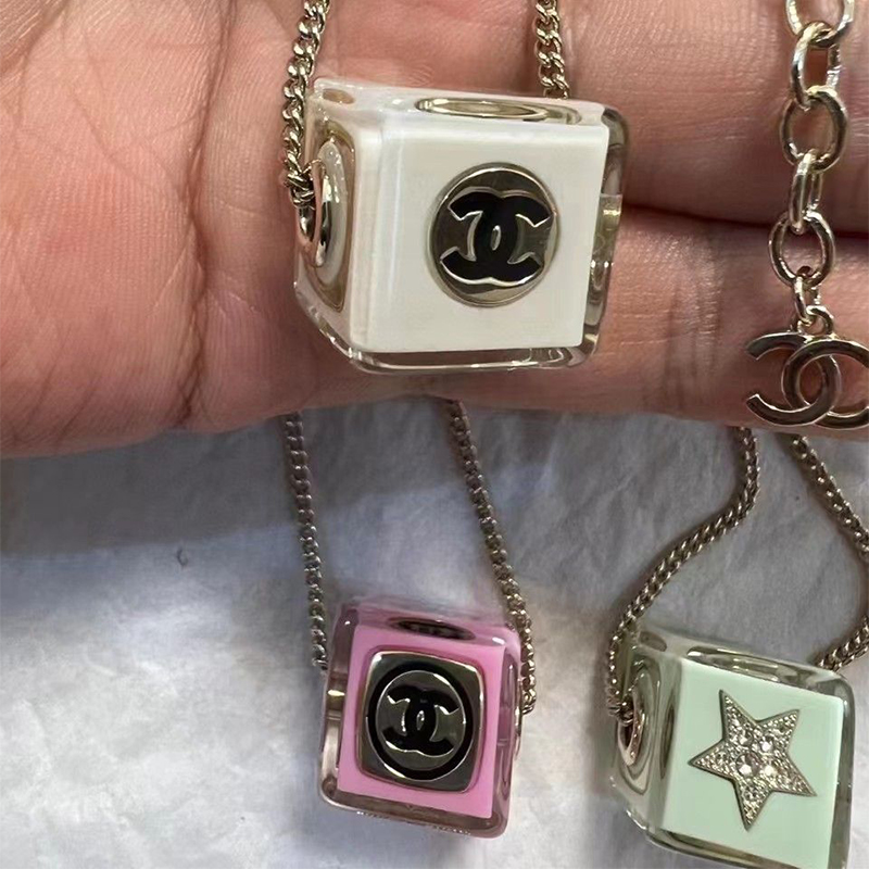 クリアダイスアイスキューブネックレス[オフィシャル] 超買い得! 月に注文万件以上。是非いかがでしょうか。