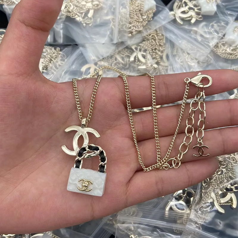 【二点目は5000円安い】デザインフレグランスのネックレスとイヤリング[オフィシャル] 超買い得! 月に注文万件以上。是非いかがでしょうか。