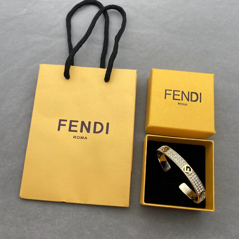 【二点目は4000円安い】【三点目は3000円安い】ファッションの新しいアルファベットブレスレット[オフィシャル] 超買い得! 月に注文万件以上。是非いかがでしょうか。